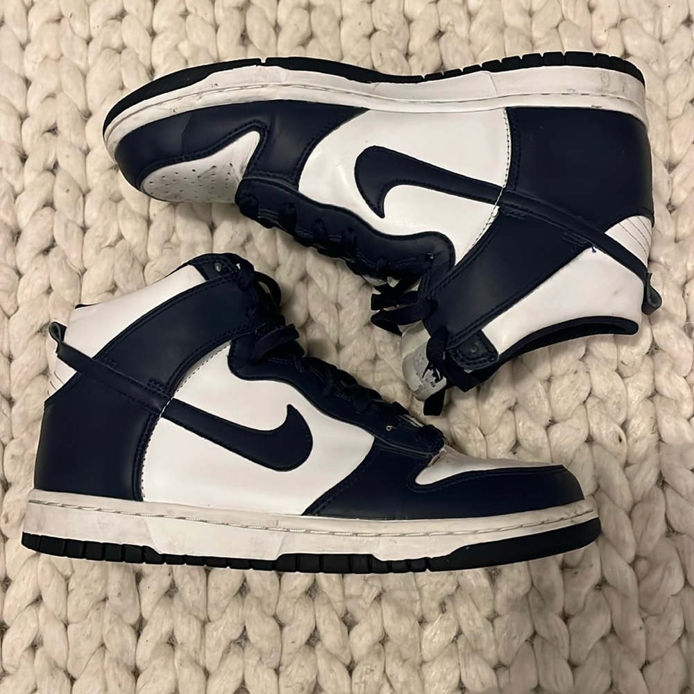 AUTHENTIC Women Nike dunk highs - navy & white colorway 
Championship navy color